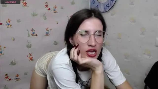 Image 3 of lauradre_ Stream on Chaturbate on 2 months ago