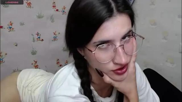 Image 4 of lauradre_ Stream on Chaturbate on 2 months ago