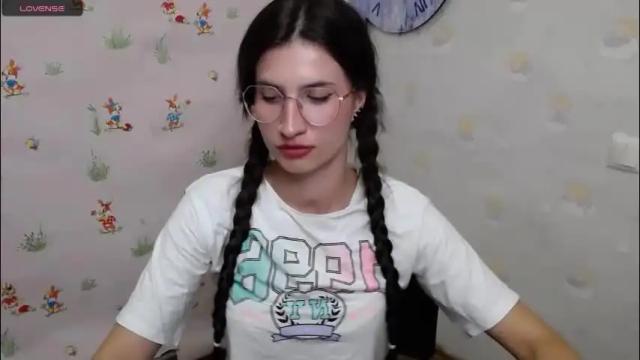 Image 6 of lauradre_ Stream on Chaturbate on 2 months ago