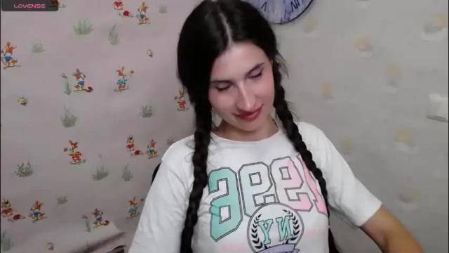 Image 8 of lauradre_ Stream on Chaturbate on 2 months ago