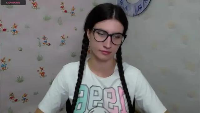 Image 2 of lauradre_ Stream on Chaturbate on 2 months ago