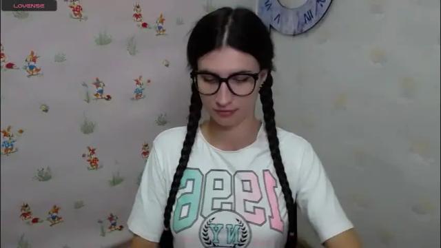 Image 3 of lauradre_ Stream on Chaturbate on 2 months ago