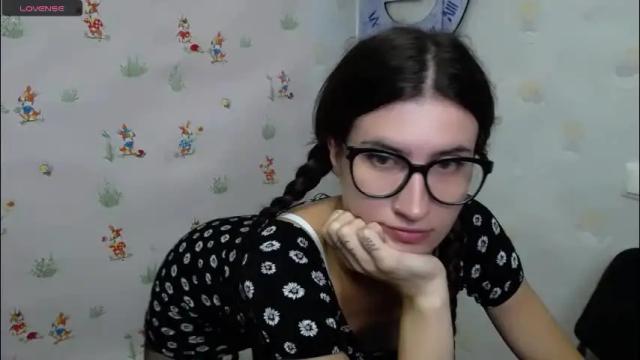 Image 4 of lauradre_ Stream on Chaturbate on 2 months ago