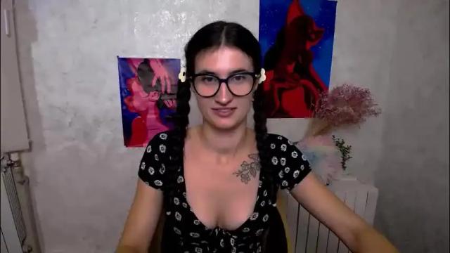 Image 10 of lauradre_ Stream on Chaturbate on 1 month ago