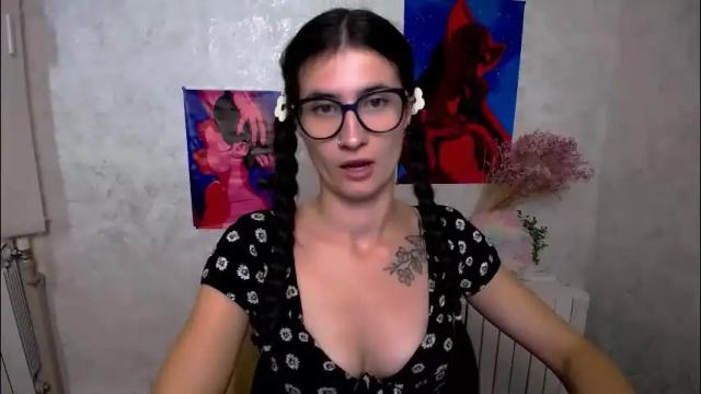 Image 11 of lauradre_ Stream on Chaturbate on 1 month ago