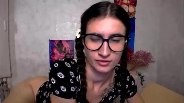 Image 2 of lauradre_ Stream on Chaturbate on 1 month ago