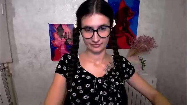 Image 3 of lauradre_ Stream on Chaturbate on 1 month ago