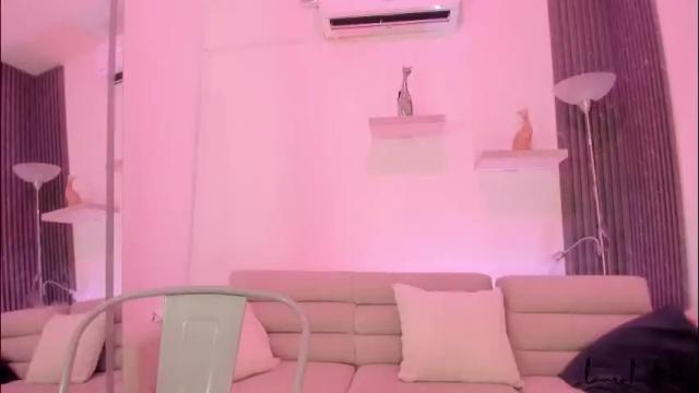 Image 3 of laurah_hill Stream on Chaturbate on 1 month ago