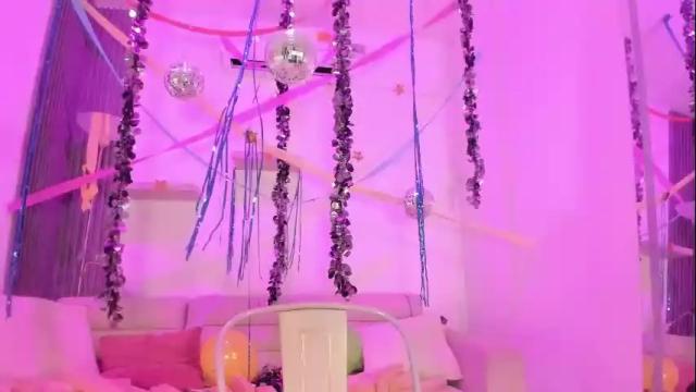Image 2 of laurah_hill Stream on Chaturbate on 28 days ago