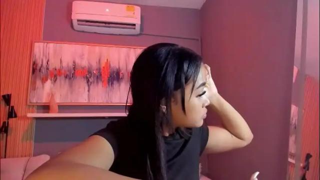 Image 4 of laurah_hill Stream on Chaturbate on 26 days ago