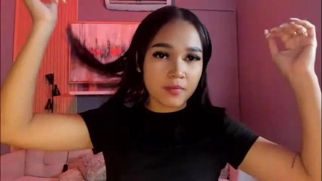 Image 8 of laurah_hill Stream on Chaturbate on 26 days ago