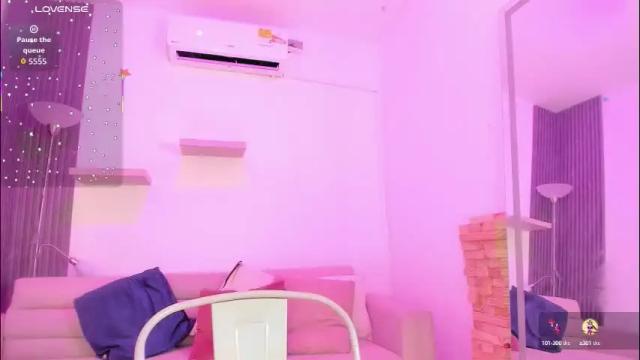 Image 3 of laurah_hill Stream on Chaturbate on 23 days ago