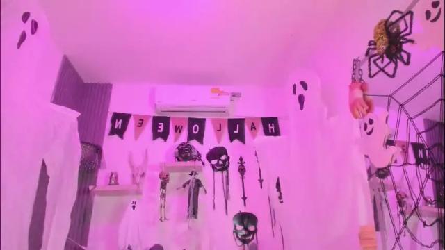 Image 2 of laurah_hill Stream on Chaturbate on 2 days ago