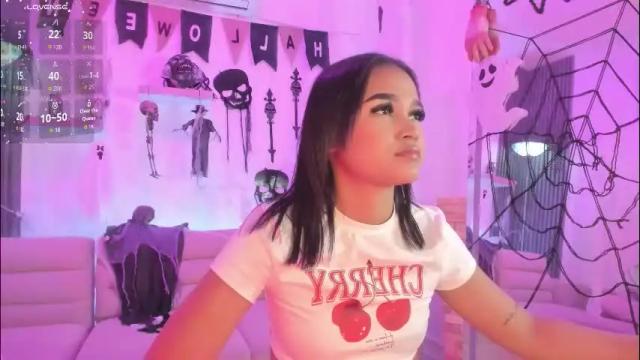 Image 12 of laurah_hill Stream on Chaturbate on 21 hours ago