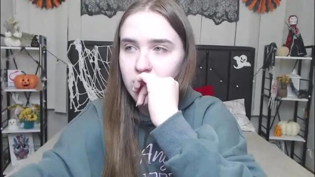 Image 10 of laurahlot Stream on Chaturbate on 2 months ago