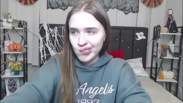 Image 4 of laurahlot Stream on Chaturbate on 2 months ago