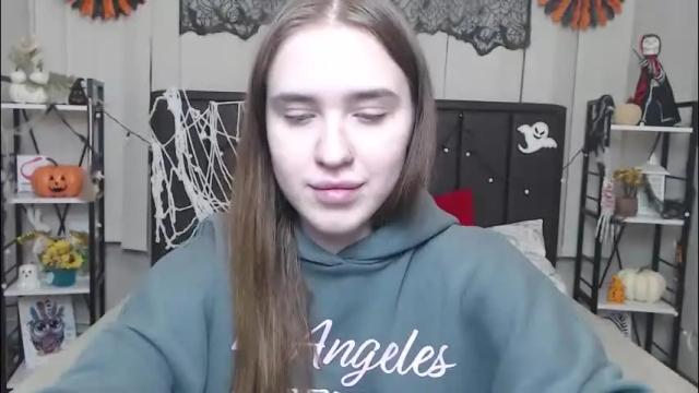 Image 7 of laurahlot Stream on Chaturbate on 2 months ago