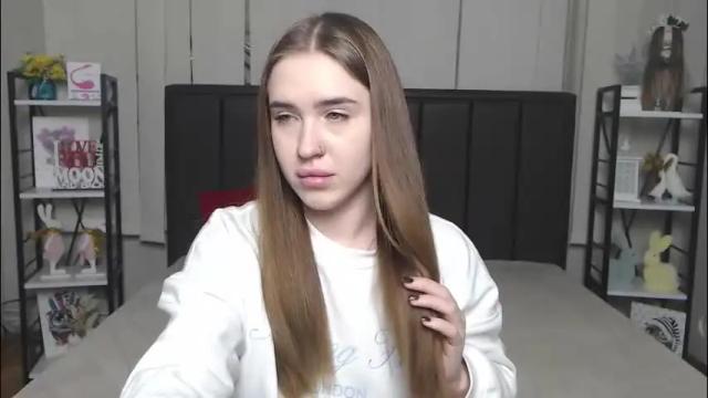 Image 8 of laurahlot Stream on Chaturbate on 1 month ago