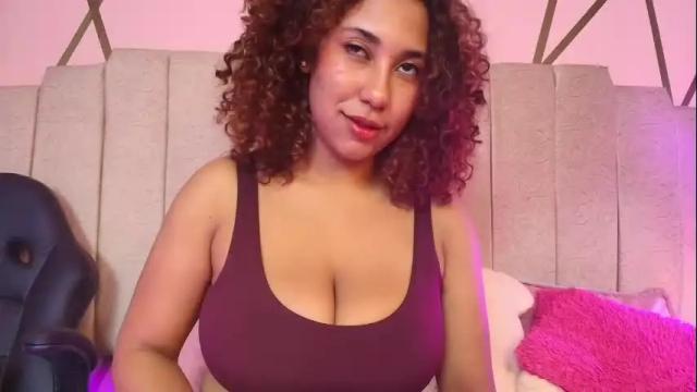 Image 11 of lauraltt Stream on Chaturbate on 21 days ago