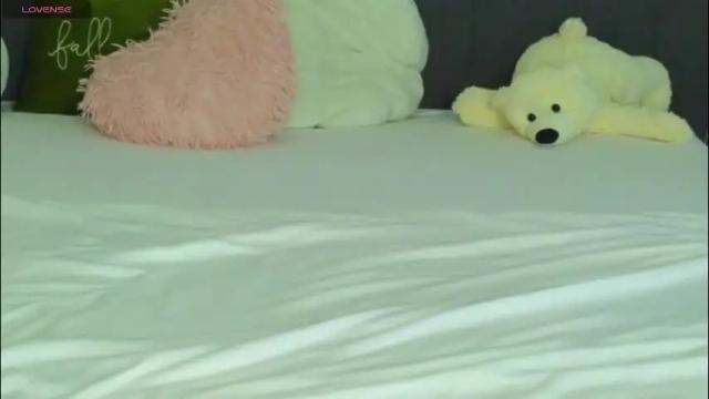 Image 4 of lauramirage Stream on Chaturbate on 1 month ago