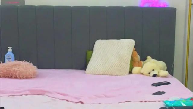 Image 4 of lauramirage Stream on Chaturbate on 3 days ago