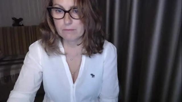 Image 4 of lauraoven1 Stream on Chaturbate on 6 months ago