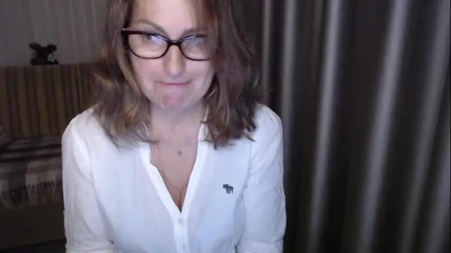 Image 6 of lauraoven1 Stream on Chaturbate on 6 months ago