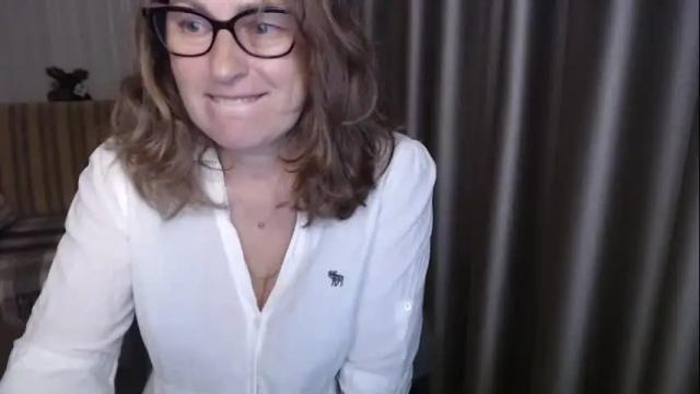 Image 7 of lauraoven1 Stream on Chaturbate on 6 months ago