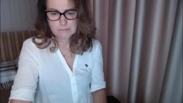 Image 3 of lauraoven1 Stream on Chaturbate on 2 months ago