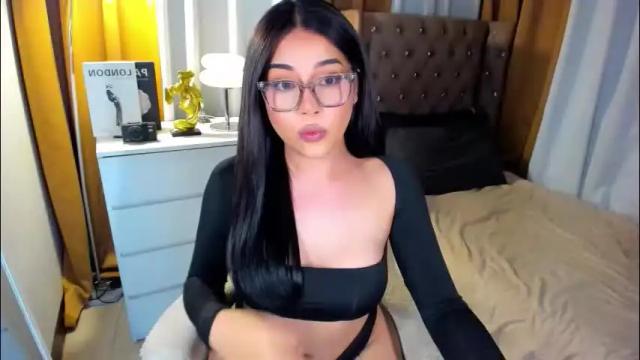 Image 3 of laurasinclair Stream on Chaturbate on 2 months ago