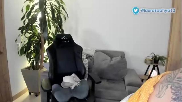 Image 12 of laurasophya Stream on Chaturbate on 2 months ago