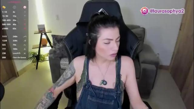 Image 12 of laurasophya Stream on Chaturbate on 24 days ago
