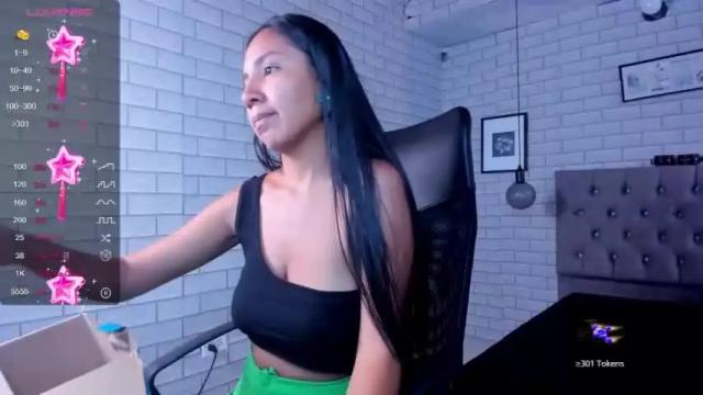 Image 2 of laurathomson1 Stream on Chaturbate on 25 months ago