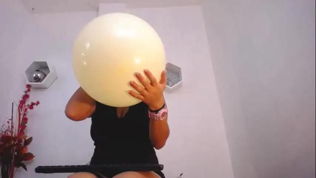 Image 4 of laureen_looner Stream on Chaturbate on 21 months ago