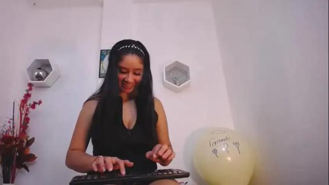 Image 6 of laureen_looner Stream on Chaturbate on 21 months ago