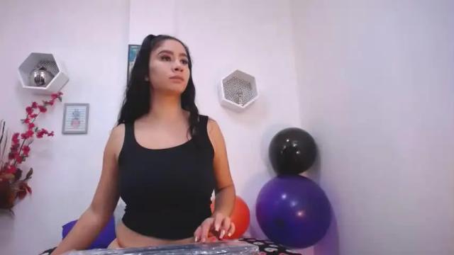 Image 11 of laureen_looner Stream on Chaturbate on 16 months ago