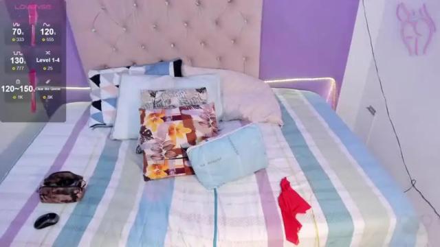 Image 3 of laurem_paulette Stream on Chaturbate on 13 months ago