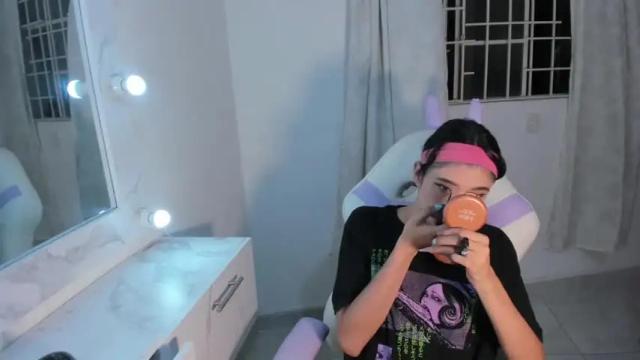 Image 6 of laurem_paulette Stream on Chaturbate on 12 months ago