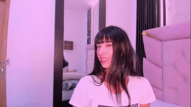 Image 6 of laurem_paulette Stream on Chaturbate on 1 month ago