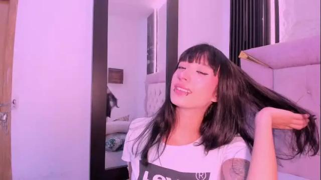 Image 7 of laurem_paulette Stream on Chaturbate on 1 month ago