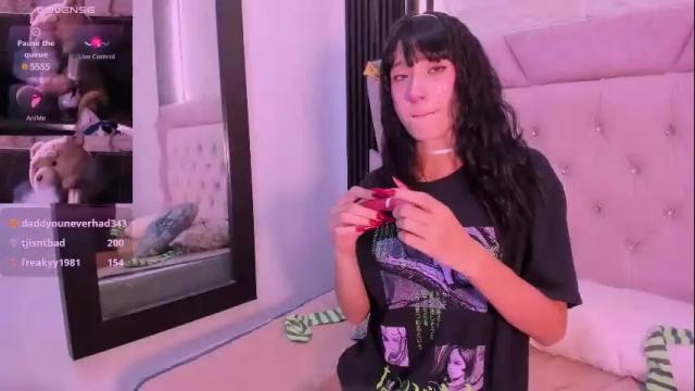 Image 10 of laurem_paulette Stream on Chaturbate on 1 month ago
