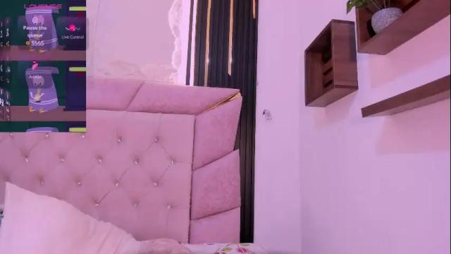 Image 2 of laurem_paulette Stream on Chaturbate on 19 days ago