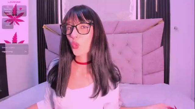 Image 4 of laurem_paulette Stream on Chaturbate on 18 days ago