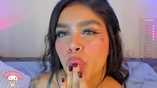 Image 8 of lauren_camila1 Stream on Chaturbate on 13 months ago
