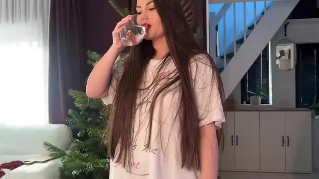 Image 4 of laurenbrite Stream on Chaturbate on 25 days ago