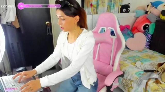 Image 2 of laurencesophiets Stream on Chaturbate on 12 months ago
