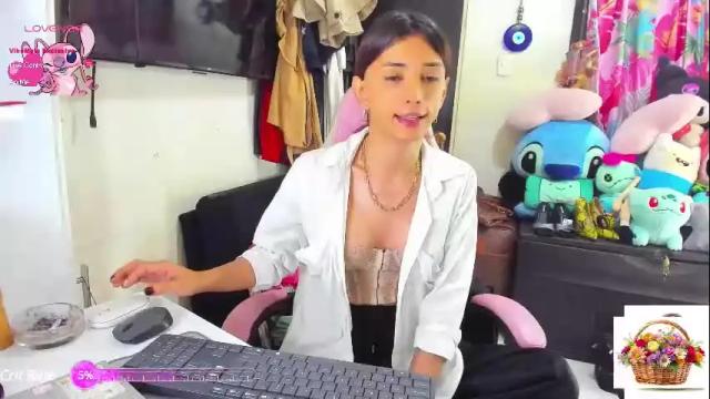 Image 12 of laurencesophiets Stream on Chaturbate on 20 days ago
