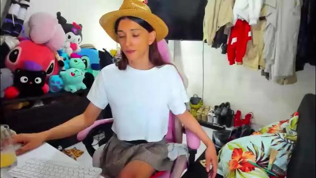 Image 11 of laurencesophiets Stream on Chaturbate on 2 months ago