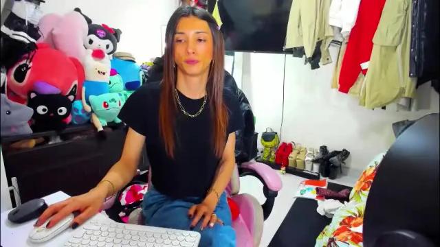 Image 2 of laurencesophiets Stream on Chaturbate on 2 months ago