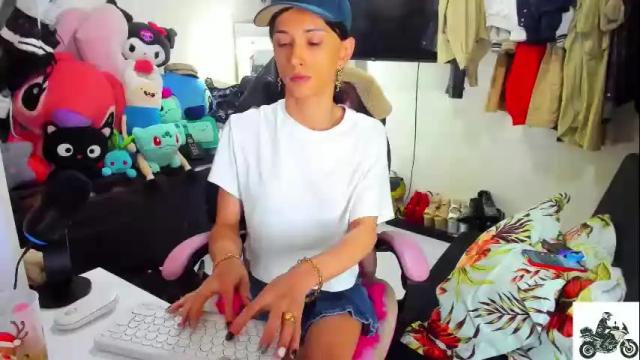 Image 7 of laurencesophiets Stream on Chaturbate on 2 months ago